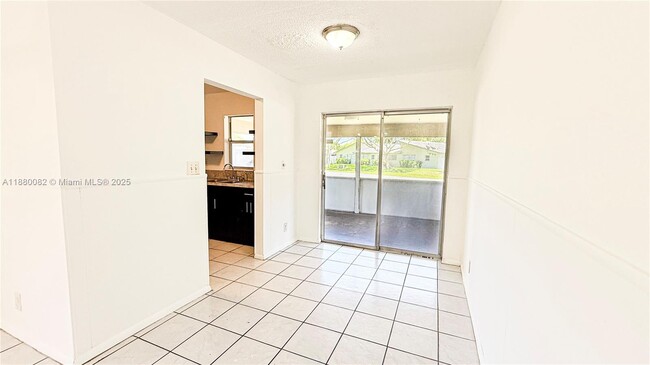 Photo - 3200 NW 5th Terrace Unidad 8