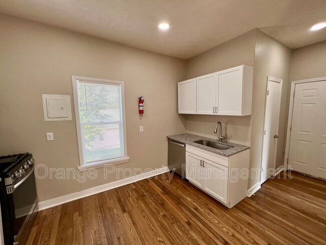 Photo - 502 William St Unit 4