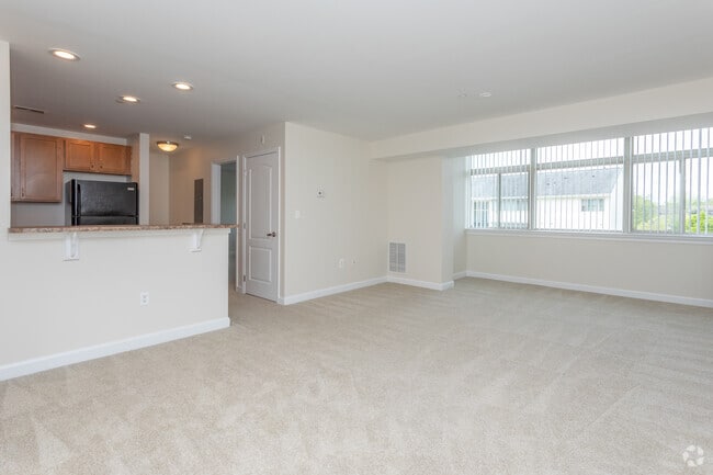 1BR, 1BA - 768 SF