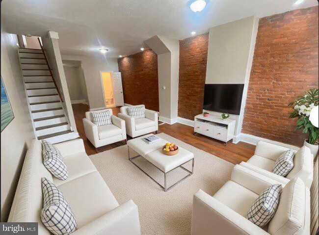 Building Photo - 747 E Woodlawn St Rental