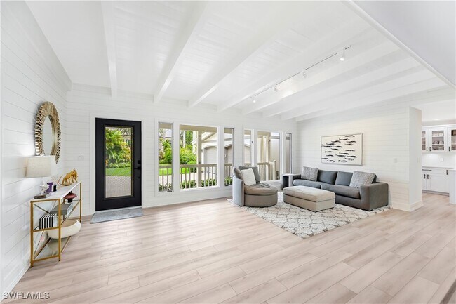 Photo - 134 16th Ave S