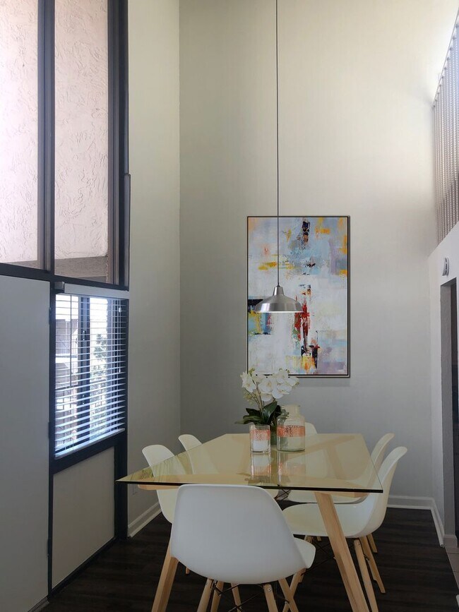 Spacious 2Bedroom Townhouse in the Heart Unit 413 Condo for Rent