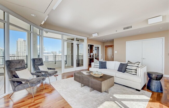 700 W Harbor Dr