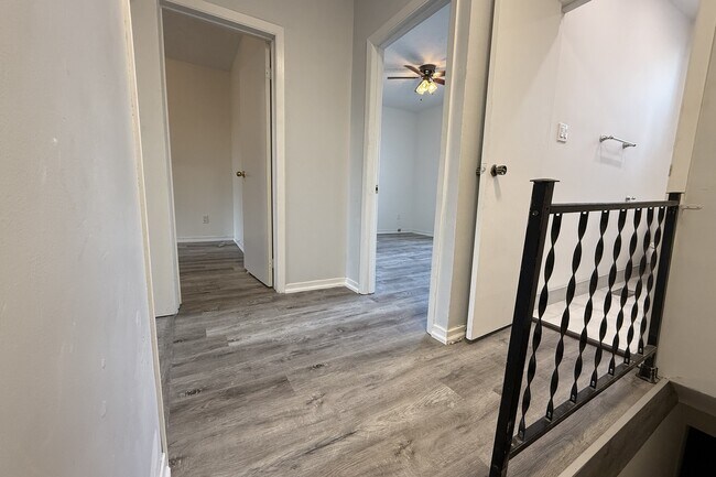 Photo - 3254 Dundas St W