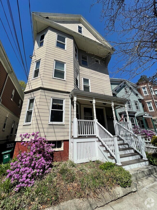 Building Photo - 10 Chandler St Unit 1 Rental