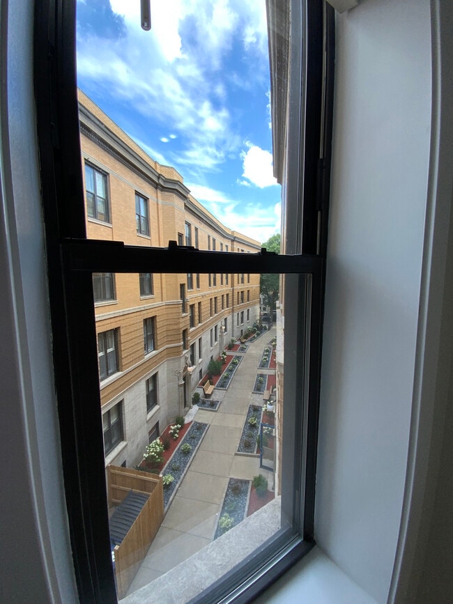 Photo - 440 W Belden Ave Unit #434-02