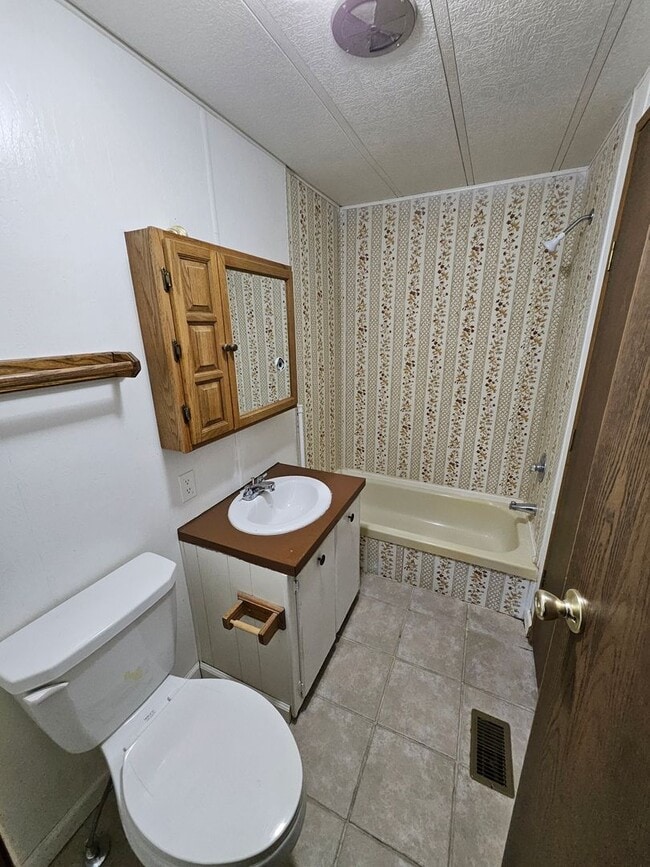 Photo - Newly Renovated 2 Bedroom Mobile in Bullhead City