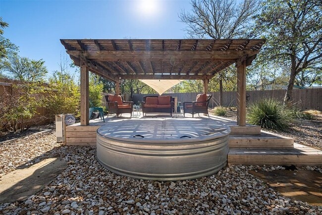 Photo - 2317 Amur Dr