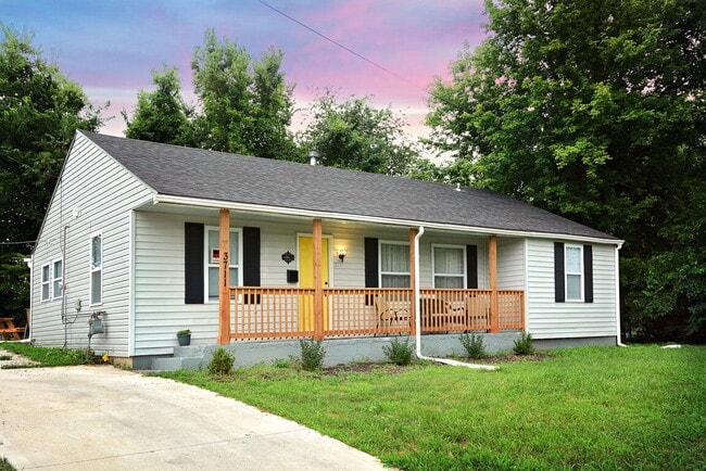 Building Photo - FURNISHED / ALL UTILITIES INCLUDED MONTHLY RENTAL RANCH HOME