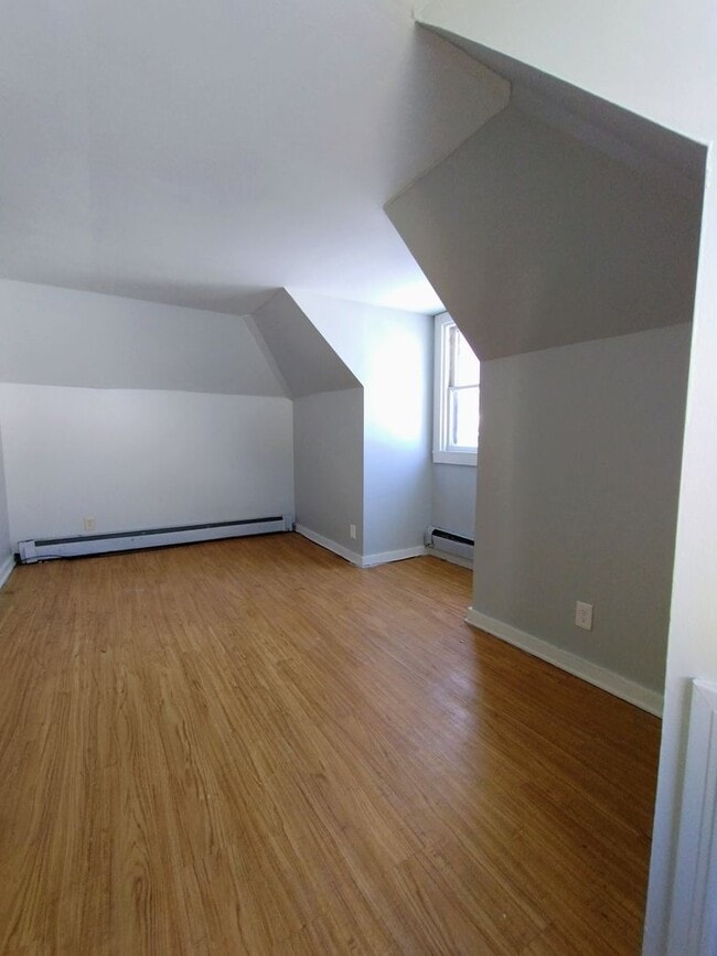 Photo - Historic Mansion Rooms for Rent – All Utilities Included Unidad 10