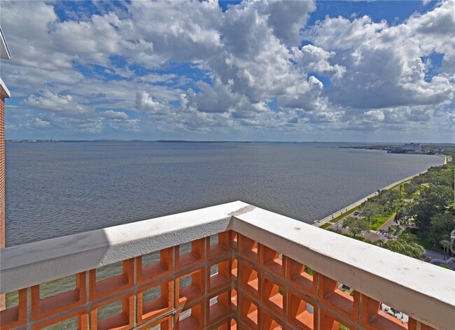 Building Photo - 4015 Bayshore Blvd Unit 17F