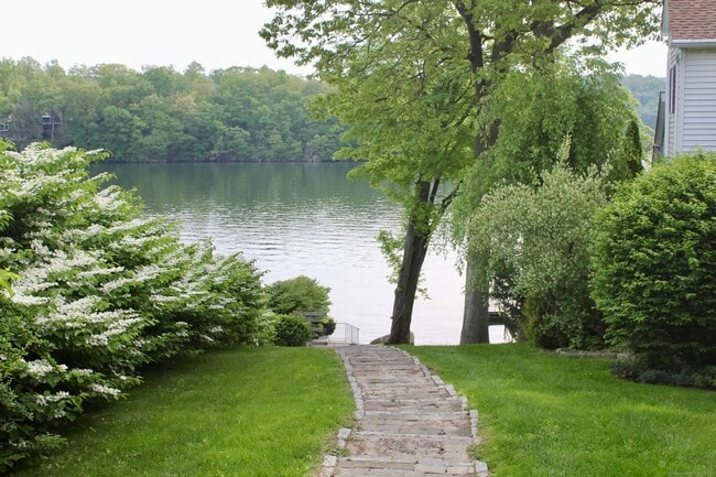 Photo - 55 Knollcrest Rd