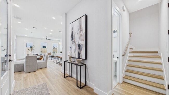 Building Photo - 5027 Golden Forest Dr