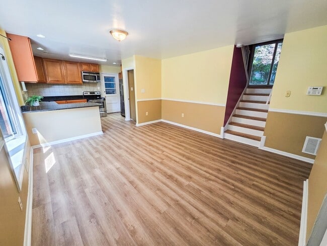 Photo - 305 Hillsboro Dr