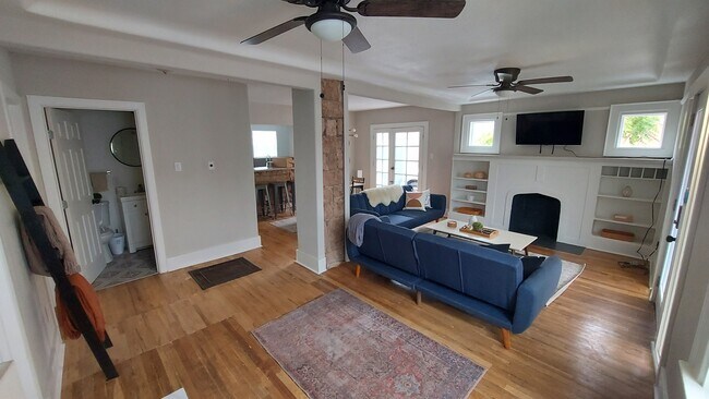 Photo - 219 Girard Blvd SE