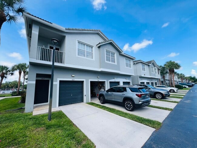 Building Photo - 3025 Grandiflora Dr