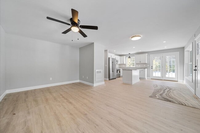 Photo - 142 S Main, B