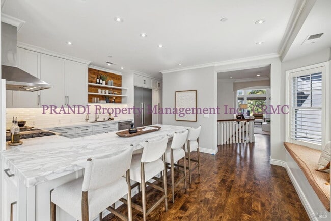 Photo - Luxury Townhome on Exclusive De Silva Island!