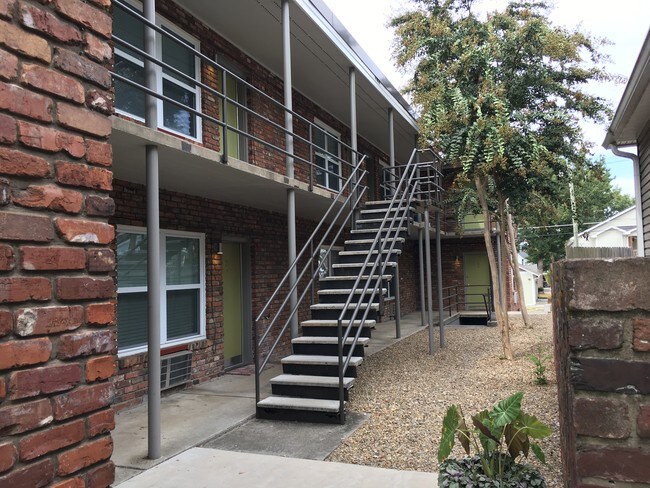 Building Photo - 2223 Laurel Ave