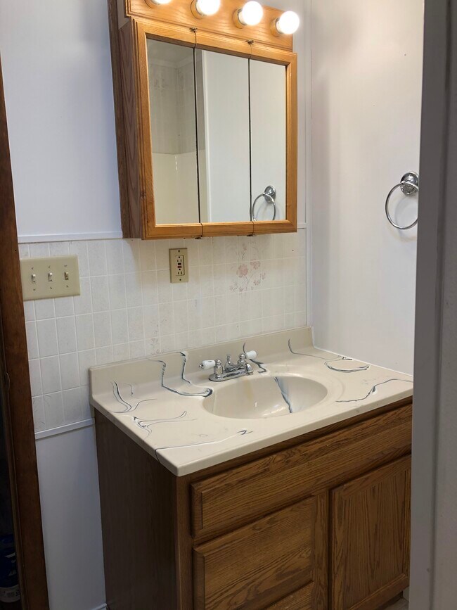 Photo - 327 N Main St