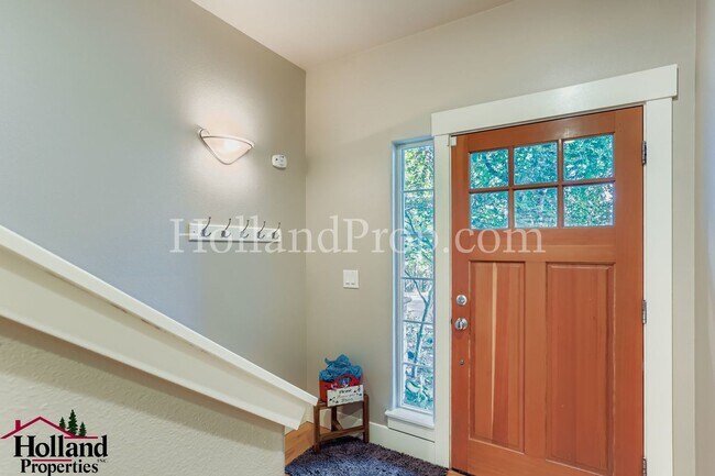 Photo - Charming Murrayhill Townhome with 3 Bedroo...