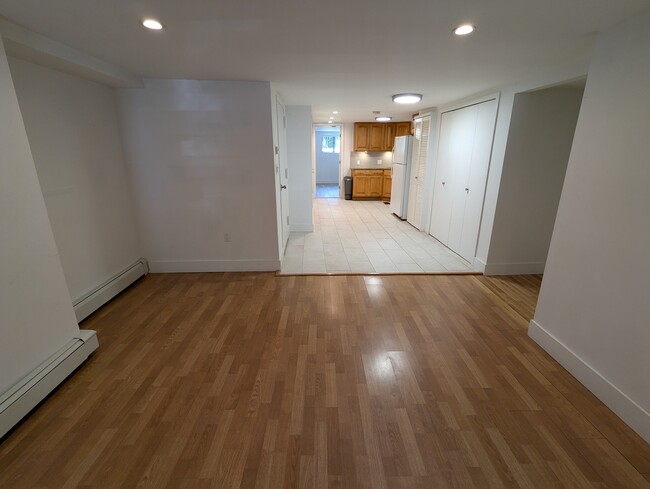 Sala de estar con vista al dormitorio - 274 17th St