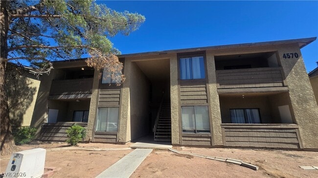 Building Photo - 4570 Carriage Park Dr Unit B