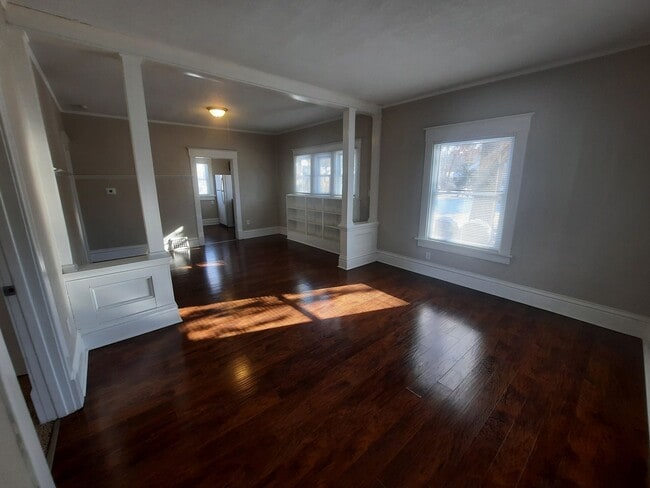 2 Bedroom, 1 Bathroom home near Drake Univ... - 2 Bedroom, 1 Bathroom home near Drake Univ...