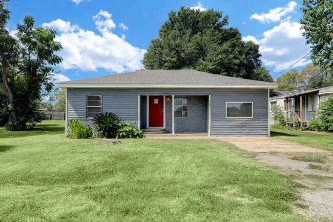 Building Photo - 308 Bennett Dr