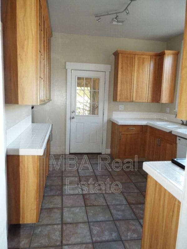 Photo - 828 N 6th Ave