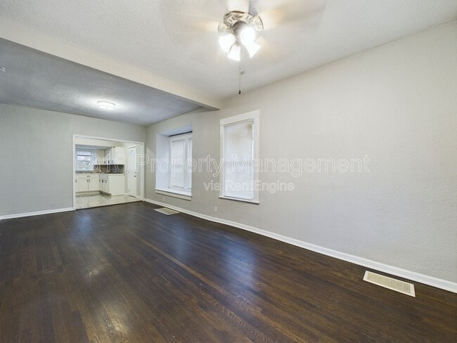 Photo - 2323 Lister Ave