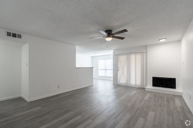 2BR, 1.5BA - 1,045SF - Living Room