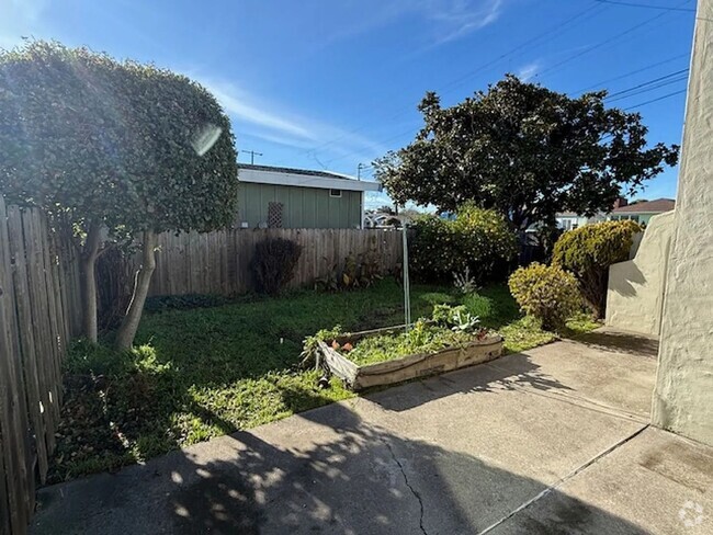 Building Photo - This Updated 1-Bedroom Duplex Rental