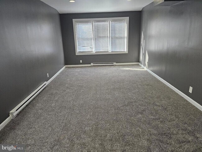 Photo - 12 Hasting Ln