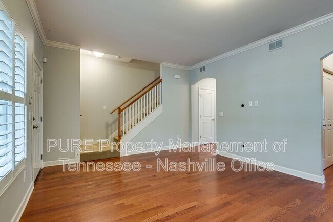 Photo - 553 Rosedale Ave
