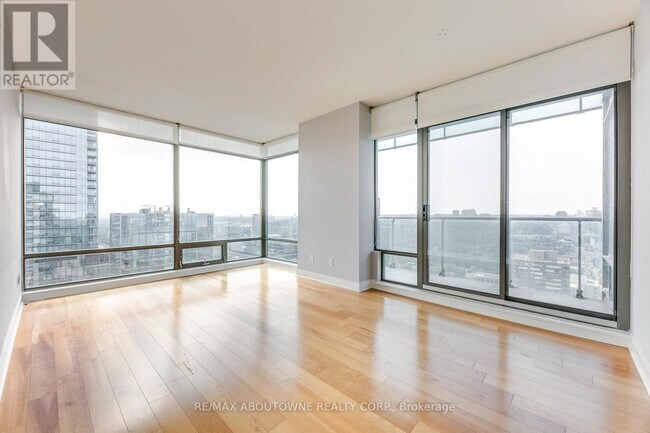 Photo - 18 Yorkville Ave Unité 3204