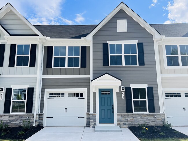 Building Photo - 415 Camarillo LN