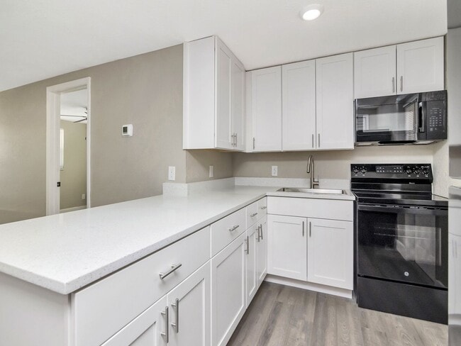 Photo - Great Location - 1 Bedroom 1 Bath Duplex w/ Backyard