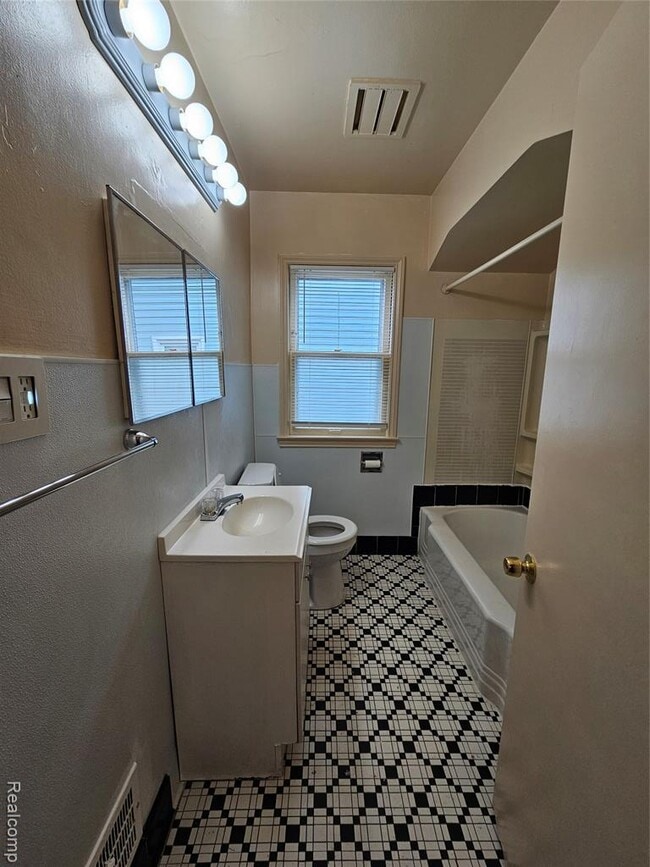 Photo - 12180 Wayburn St