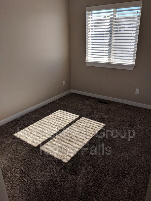 Photo - 815 Trails End