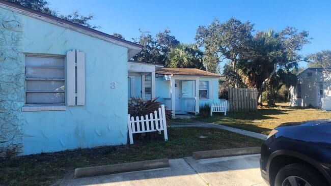 Building Photo - Byron Ellinor Unit 3 Byron Ellinor Apt C