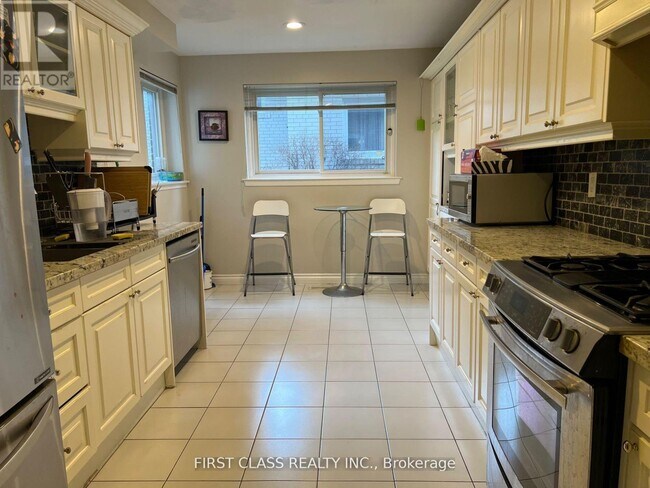 Photo - 51 Ealing Dr