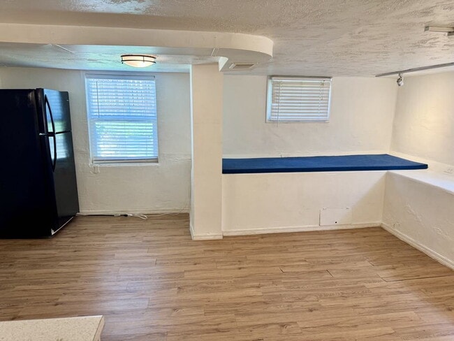 Photo - "Charming 2-Bed Apartment with ALL UTILITI...