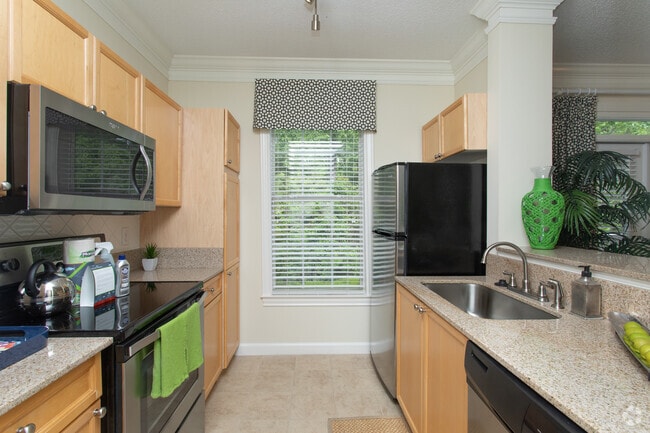 3BR, 3.5BA - 2071SF