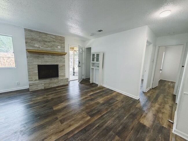 Photo - 9906 Hundred Oaks Cir Unit B