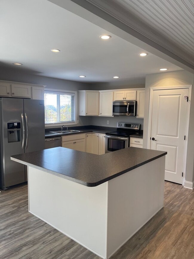 Photo - 4 Bedroom - 3 Bath Home with a 2 car garage in Farragut