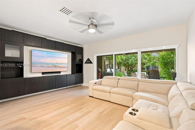 Photo - 355 SW 121st Ave