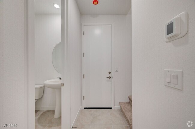 Building Photo - 2537 Monolith St Rental