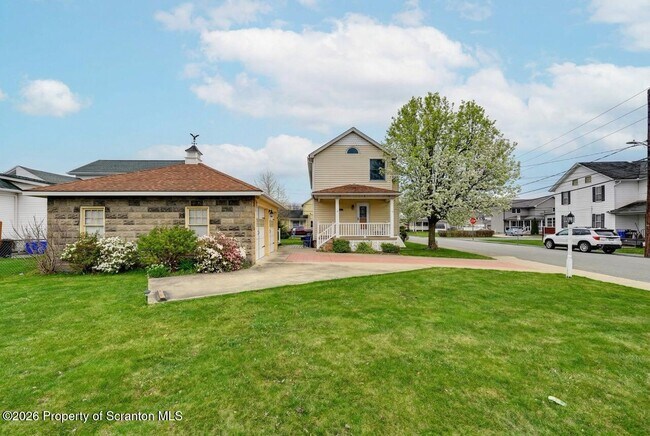 Photo - 454 Hickory St