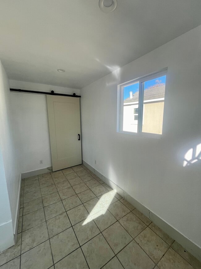 Photo - 370 Bridgevale Rd